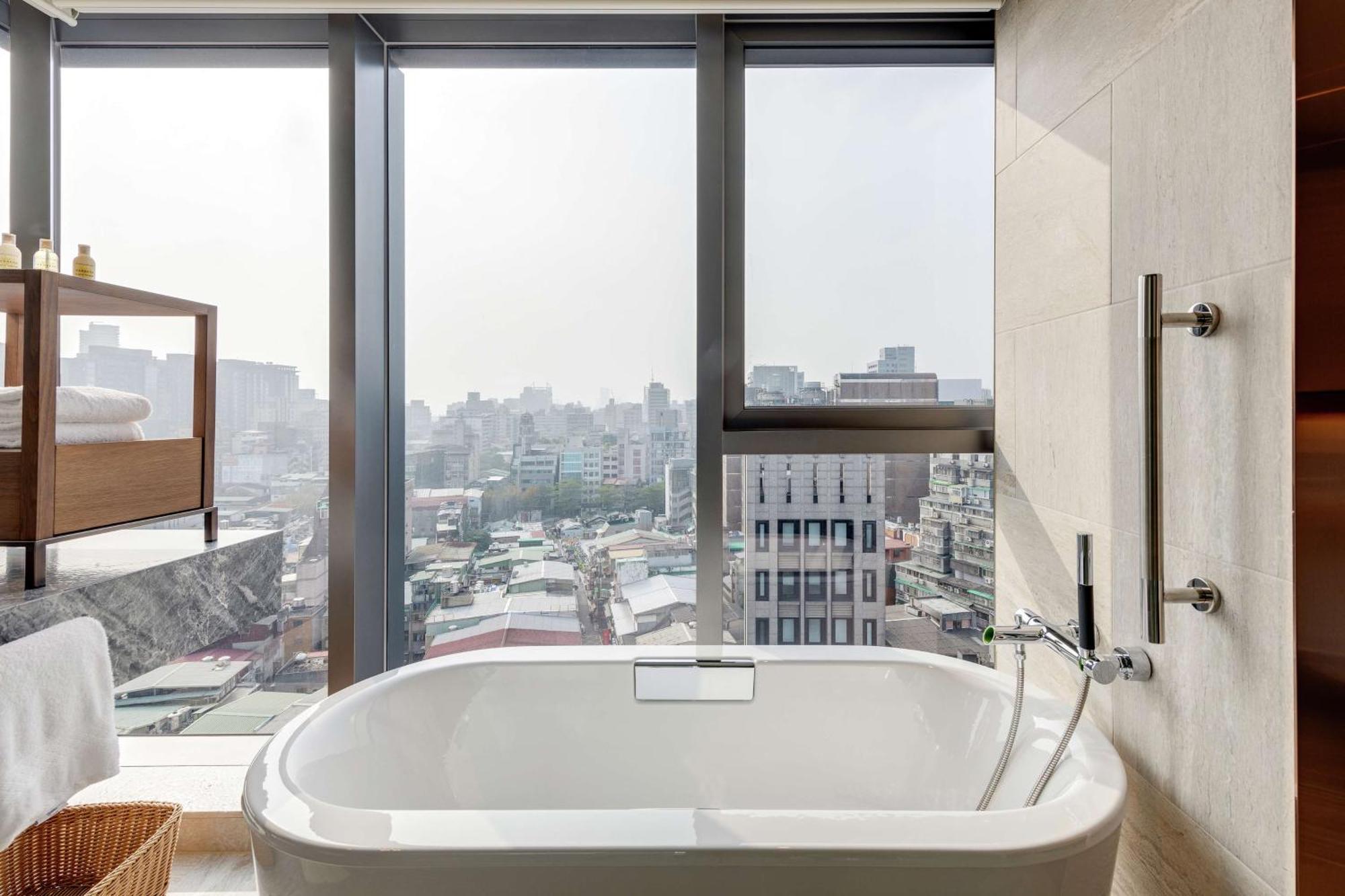 Doubletree By Hilton Taipei Zhongshan Eksteriør bilde
